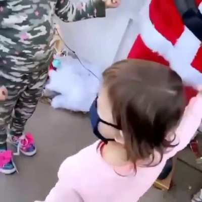 Santa got a nice dance