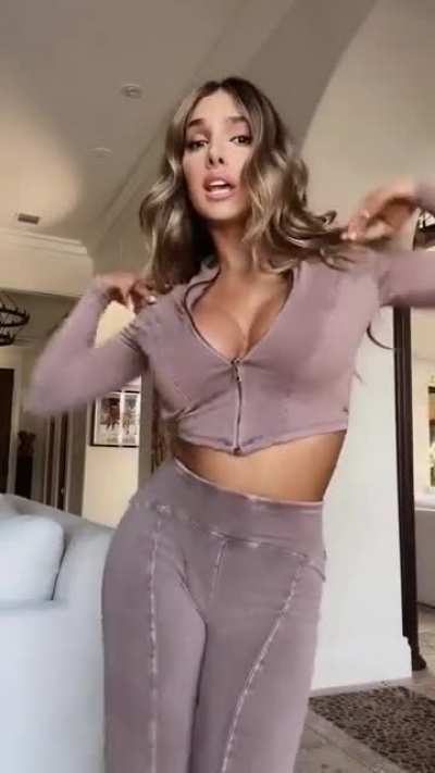 🍒🍑 👀