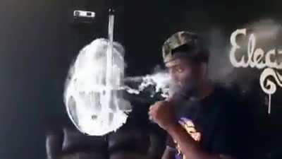 Yo carzy fucking man showing his skilzz with ...