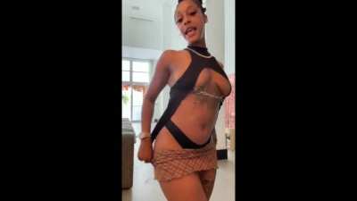 MIZZ TWERKSUM