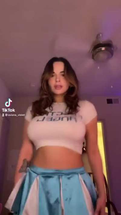 Aviana Violet got me hypnotized with her rack 😍