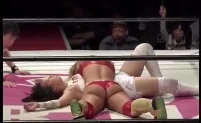 Shanna has such a fat ass!