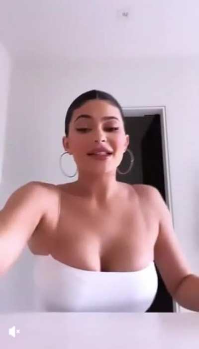 Kylie<wbr>Jenne<wbr>rPics - Video #7027