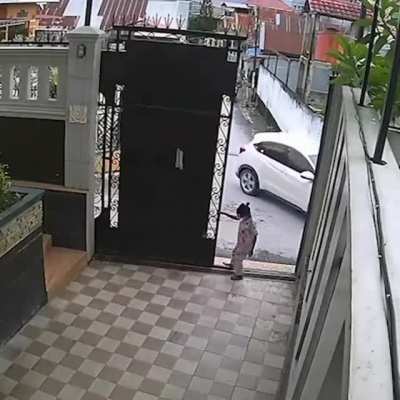whoever installed that gate... fuck you
