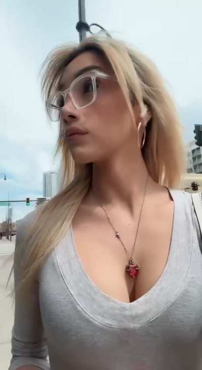 Are u down for a quickie or all night long fuck?🌙