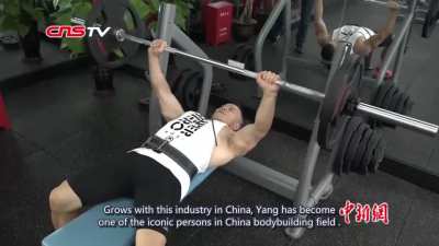 This 70 years old man looks like 30s after 34 years everyday workout