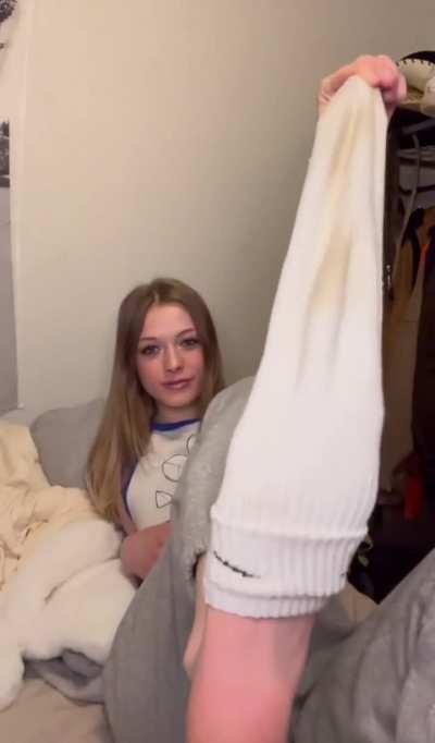 Who wants to worship my socks and soles
