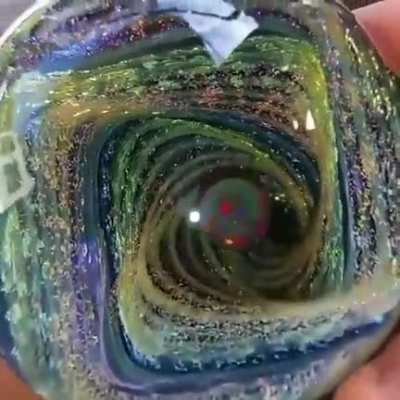 So hypnotic... Such a beauty and perfect piece of Art.