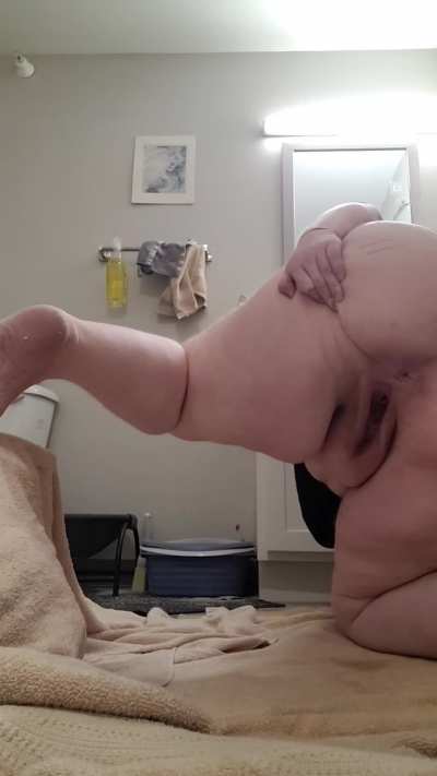 Was dared to go on all fours and piss for you all to see 🫣🤭