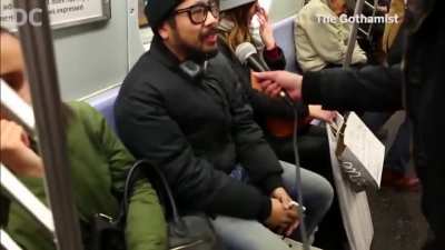 Metrobüste kendi halinde oturan erkeklerin üstüne ''Bacaklarını Açarak Oturdukları (Manspreading)'' gerekçesiyle çamaşır suyu döken feminist . Birisi bana bunu yapacak onu tutup komaya sokana kadar dövmezsem şerefsizim . Amınakodumun orospuları iyice şıma