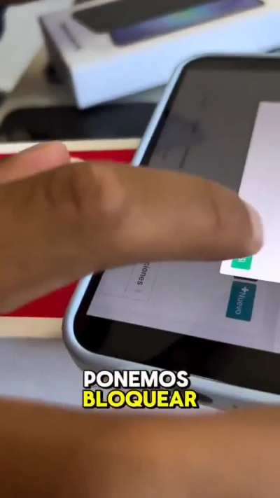 Venta de celulares de alta gama en cuotas en zonas marginales.