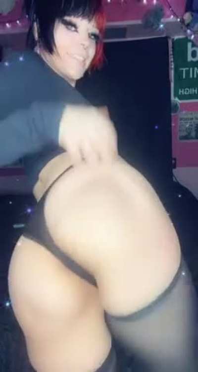 Your brain goes all mushy when you look at me. Dominant lady. 445 photos, 247 small videos and counting. 30% off for a limited time! Link in comments