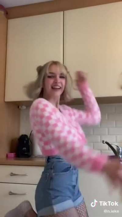 Nieke butt in a jeans short