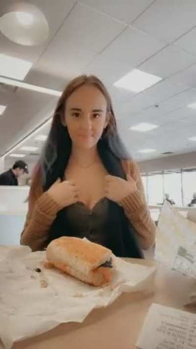 I seriously love flashing my tits when I’m out for lunch