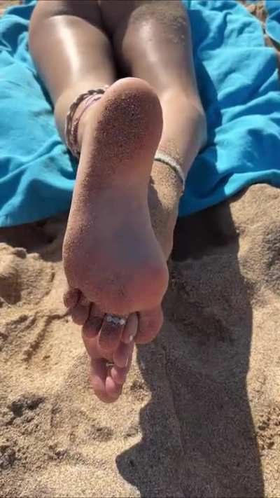 POV: you spot me at the beach reading, and can’t stop staring🌴☀️