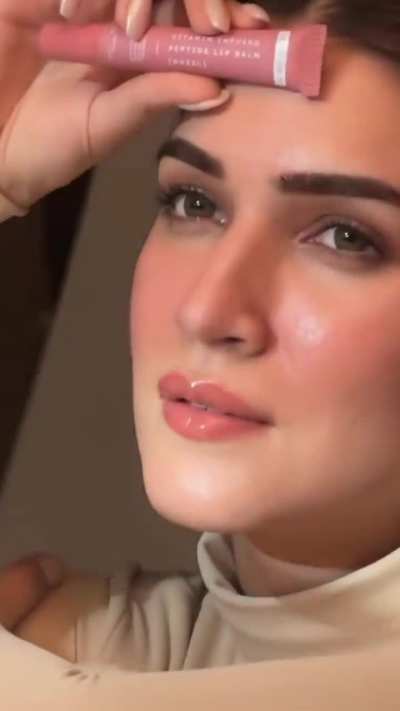 Kriti Sanon Charm 😘