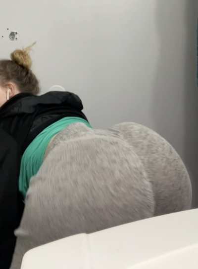 Bottom heavy 🍑