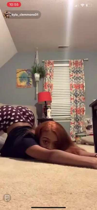 Tiktok thot shows off her arch game 🥵😳