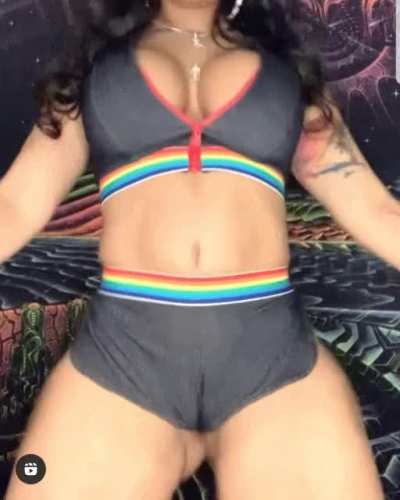Ass so phat you can see it from the front