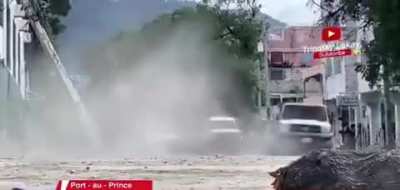 Journalists are caught in a gun battle between Haitian National Police and gangs in Port-au-Prince