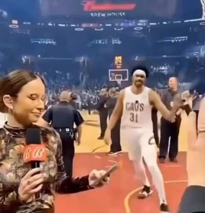It started as a cute gesture and became a long tradition between this player and reporter.