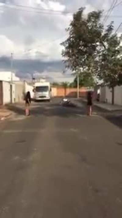 '-'