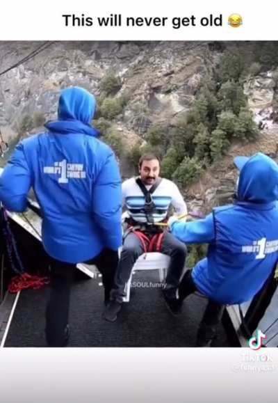 Bro jumped off the battle bus for real