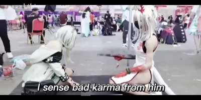 Kal'tsit looking for a Doctor at Comic Con (video by 带带罗宋汤 sub by me)