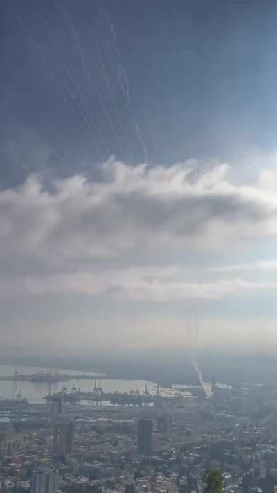 Iron Dome intercepting several rockets over Haifa, Israel this morning (September 27, 2024)