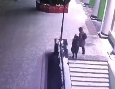 Christmas tree FALLS on passersby in Russia