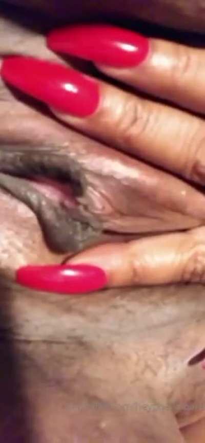 Ghettobarbie pussy rubbing