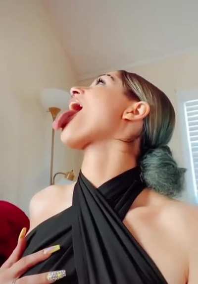 Another tongue vid