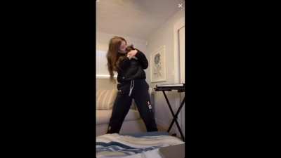 Hailee Dancing is such a vibe