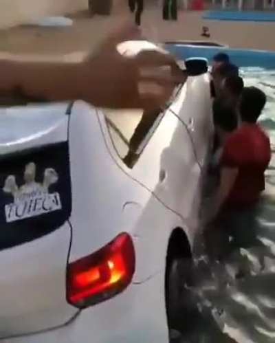 Pula e tira, não deixa afundar!