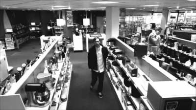 Clever Thief stealing TV (LG Thin TV AD)