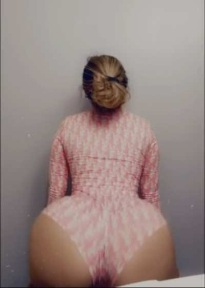Could you handle all this ass bouncing on you?