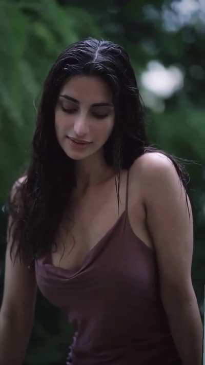 OMG Her drenched figure ....