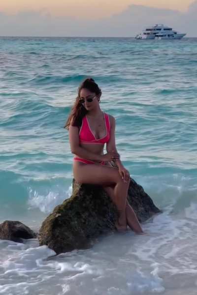 Bikini babe 
