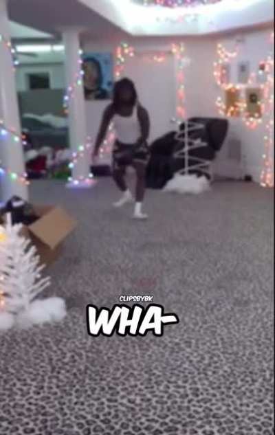 Ayooo (volume warning)