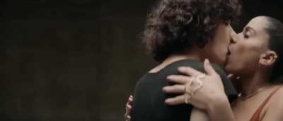 Brazilian singer Anitta making out with 20 strangers for her music video - Não Perco Meu Tempo