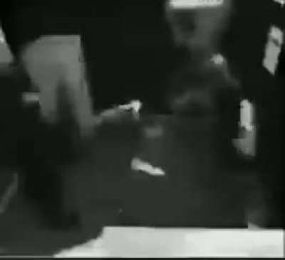 (┛ಸ_ಸ)┛彡┻━┻