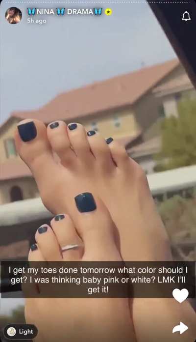 Nina’s perfect feet 🤤🥵