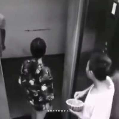 KHANE BHI NAHI DETE