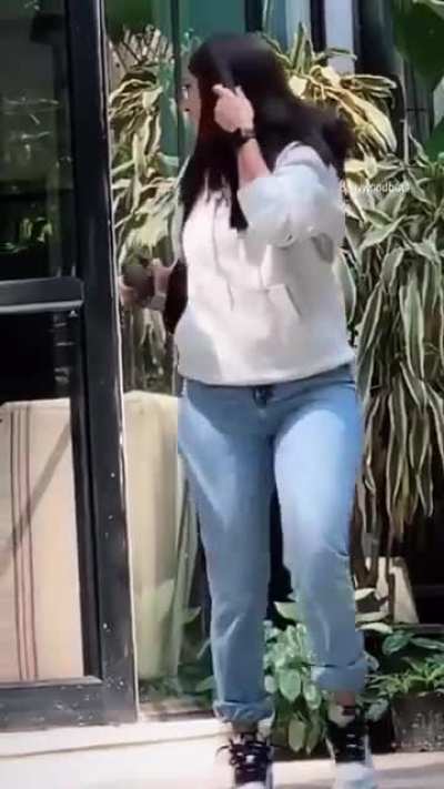Mrunal sexy back
