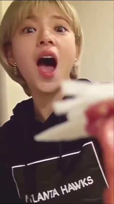 Jeongyeon eating