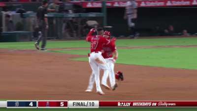 [Highlight] Angels walk off the Tigers with a 10th inning squeeze bunt