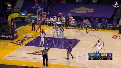 [Highlight] THT with a great dime right in Ben Mclemore's shooting pocket