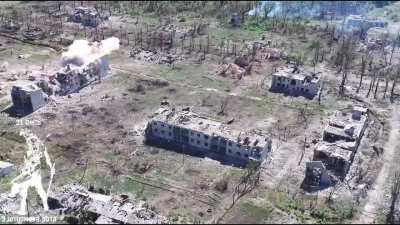 Guided bombs from aviation were dropped on buildings where Russian infantry had taken positions, according to reports from operators of the 56th Motorized Brigade who filmed the action. Kalynivka village, Donetsk Oblast. Geolocation: (48.608999,37.850509)