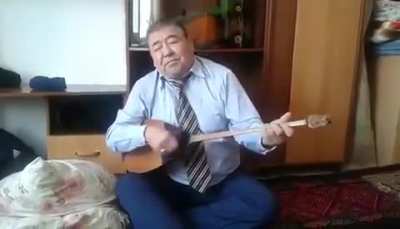 Акын из Нурсу<wbr>лтана ебашит Старую Мельн<wbr>ицу, хит 80х