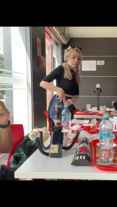 😋